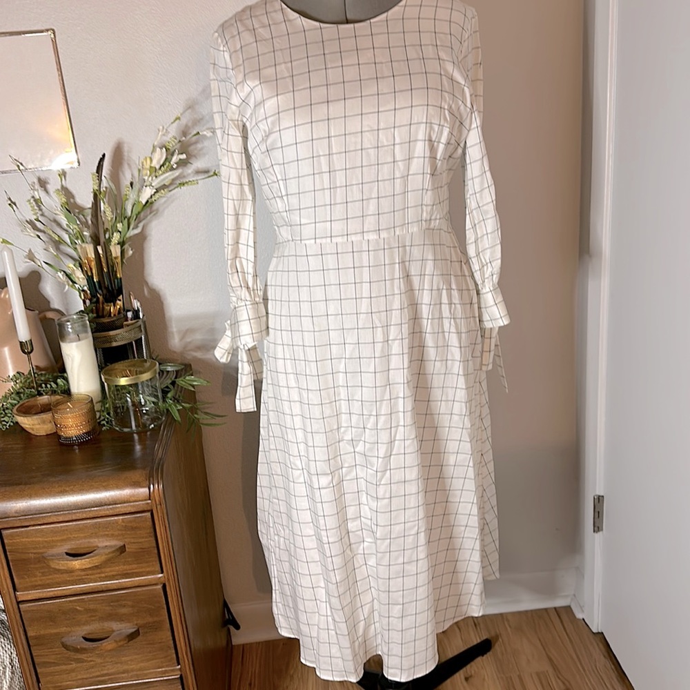 White grid line dress